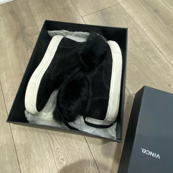 ⬇️PRICE⬇️ VINCE - Nyack Rabbit Fur -  Cuff Sneaker -  Black - 7M - Picture 2 of 10